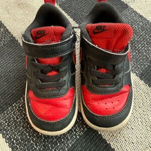 Nike Kids' Red and Black Casual Sneakers Play Condition Toddler size 5